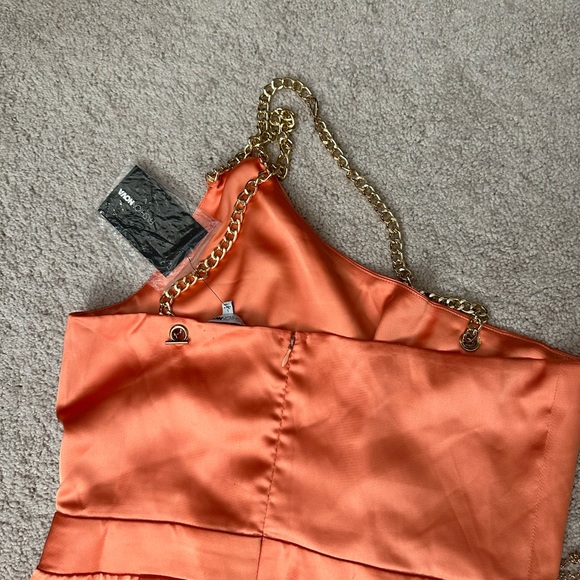 NWT FASHION NOVA SATIN JUMPSUIT LARGE - Picture 5 of 12